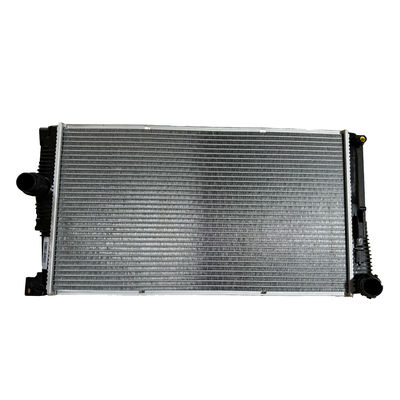 Dobra cena. 17117626560 OE NO. Części samochodowe Aluminiowy grzejnik Plastikowy zbiornik na wodę dla BMW F18 F10 F11 w Internecie